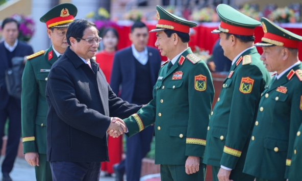 Thủ tướng chúc Tết và kiểm tra công tác ứng trực tại một số đơn vị quân đội, công an