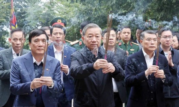Tổng Bí thư Tô Lâm dâng hương tưởng niệm các Vua Hùng
