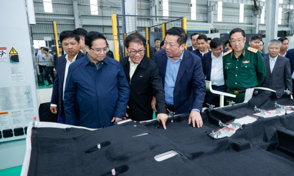 Thủ tướng đề nghị tập đoàn THACO nghiên cứu, sản xuất tàu đường sắt tốc độ cao