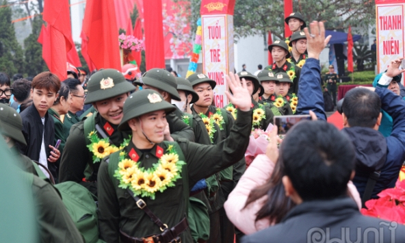 Tân binh Long Biên rạng ngời ngày hội tòng quân