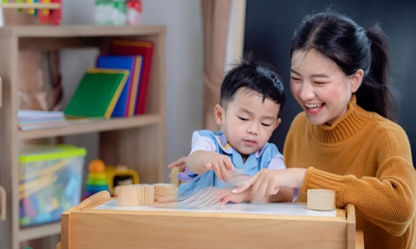 Dạy con theo phương pháp Montessori