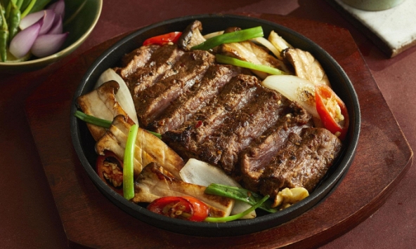 Bò nướng sốt tiêu xanh: Sự kết hợp hoàn hảo giữa vị cay nồng và ngọt thịt