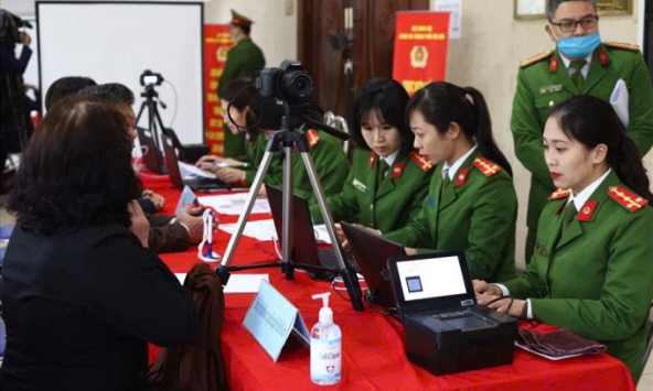 Từ ngày 1/3, công an cấp xã chính thức tiếp nhận chức năng cấp thẻ Căn cước