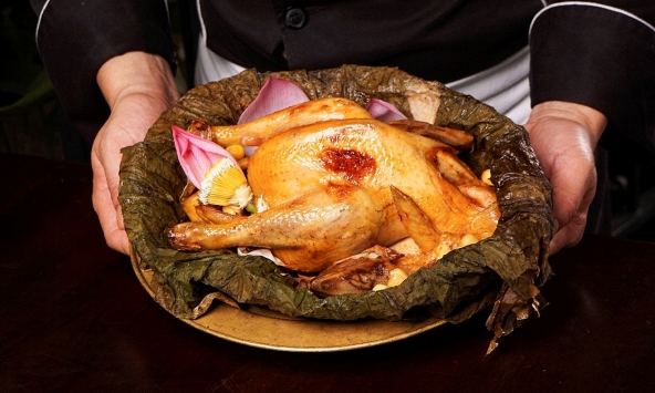 Cách làm gà nướng lá sen thơm lừng, mềm ngon khó cưỡng