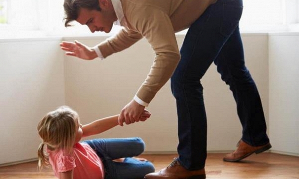 Phạt đòn trẻ em: Biện pháp giáo dục có nên bị cấm?