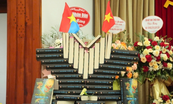 Ra mắt sách 'Con đường tương lai – Tập 1' dịp kỷ niệm 50 năm thống nhất đất nước