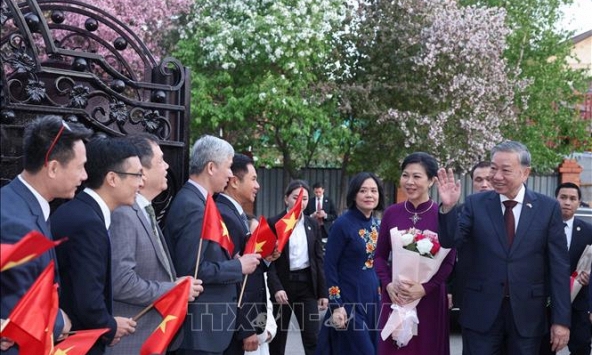 Tổng Bí thư Tô Lâm gặp gỡ cán bộ Đại sứ quán và cộng đồng người Việt Nam tại Kazakhstan