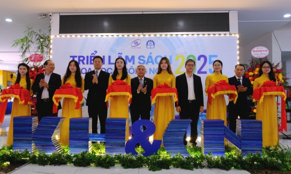 Hà Nội: 'Triển lãm Sách KH&CN' khơi dậy tri thức, kiến tạo tương lai