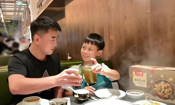 Dạy con 'thực tế': Khi miếng thịt nhỏ khơi dậy cuộc tranh luận lớn về giáo dục hiện đại