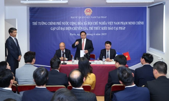 Thủ tướng làm việc với các chuyên gia kiều bào: Sẵn sàng góp sức để đất nước làm chủ các công nghệ chiến lược