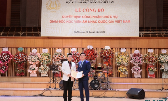 Công bố và trao quyết định Giám đốc Học viện Âm nhạc Quốc gia Việt Nam cho NSND Đỗ Quốc Hưng