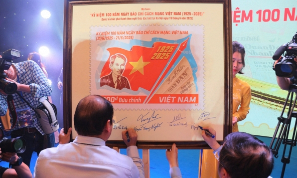 Ra mắt bộ tem đặc biệt kỷ niệm 100 năm Ngày Báo chí Cách mạng Việt Nam
