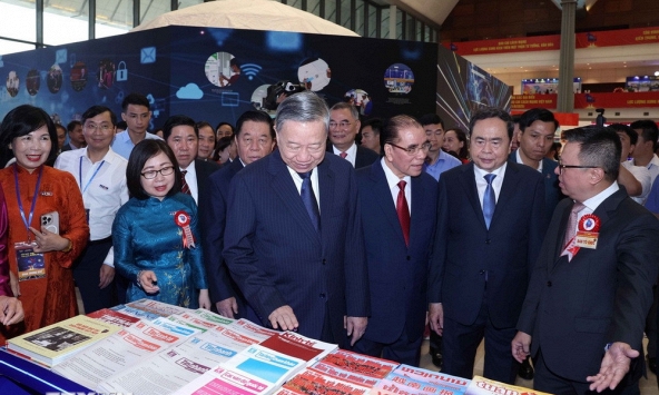 Tổng Bí thư dự Lễ kỷ niệm 100 năm Ngày Báo chí cách mạng Việt Nam