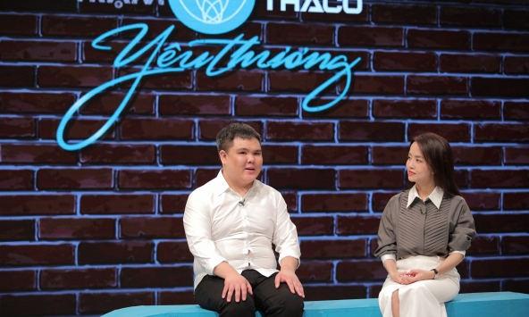 Chàng trai khiếm thị thắp sáng tương lai bằng nghị lực phi thường