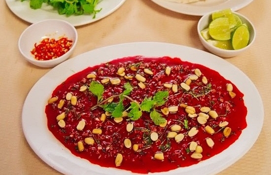 Ăn tiết canh, nhập viện cấp cứu nguy kịch: Bác sĩ lên tiếng cảnh báo khẩn