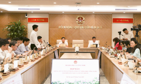 Việt Nam thông qua 5 Luật đột phá gỡ nút thắt, mở đường cho Khoa học Công nghệ và Đổi mới sáng tạo