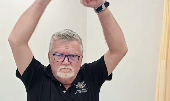 Thoát cơn đau 2 năm chỉ sau 1 giờ phẫu thuật: Bước ngoặt cuộc sống của bệnh nhân Úc khi du lịch tại Việt 