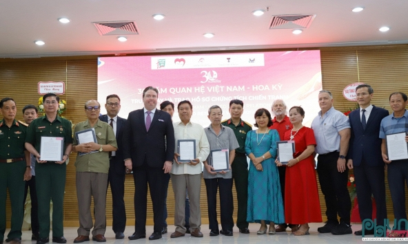 Những mảnh ghép lịch sử: Trưng bày kỷ niệm 30 năm quan hệ Việt – Mỹ