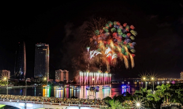 Chuyên gia pháo hoa thế giới: “Chúng ta cần những nhà đầu tư như Sun Group”