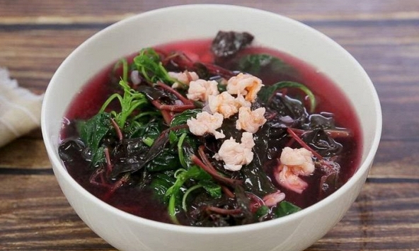 Thanh nhiệt ngày hè với canh rau dền nấu tôm