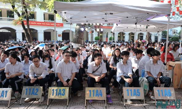 Học sinh Hà Nội rộn ràng trong lễ khai giảng năm học 2025 - 2026