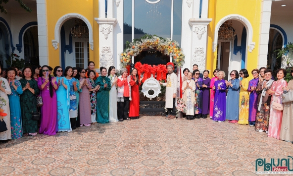 Trang phục áo dài trong hành trình và sự nghiệp của nữ trí thức Việt Nam