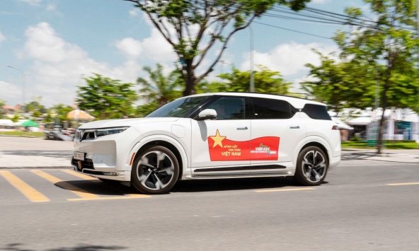 VF 9 - Xe điện Việt nâng chuẩn “xe chủ tịch”, luxury nhưng không “đốt ví” 