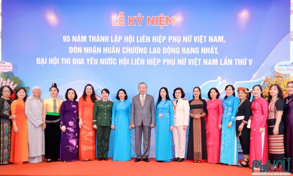 Hội Liên hiệp Phụ nữ Việt Nam kỷ niệm 95 năm, đón Huân chương Lao động hạng Nhất