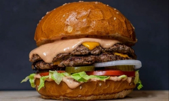 Chiếc burger 11.000 USD sang trọng không dành cho người có tiền, mà cho người được chọn