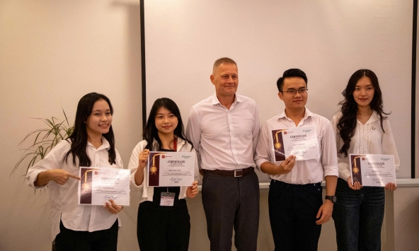 Sinh viên Việt Nam tranh biện về chống lãng phí thực phẩm