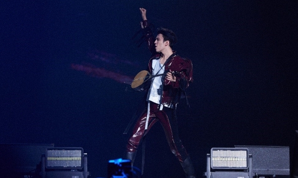 Dimash Kudaibergen: Tại sao cả thế giới “phát cuồng” trước một giọng hát?