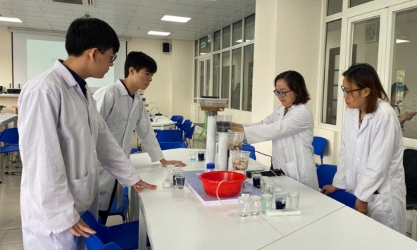 Hệ xúc tác quang biến tính đột phá: Giải pháp xử lý kháng sinh trong môi trường nước Việt Nam