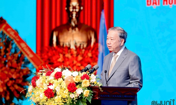 Quân đội nhân dân vững bước dưới cờ Đảng quang vinh