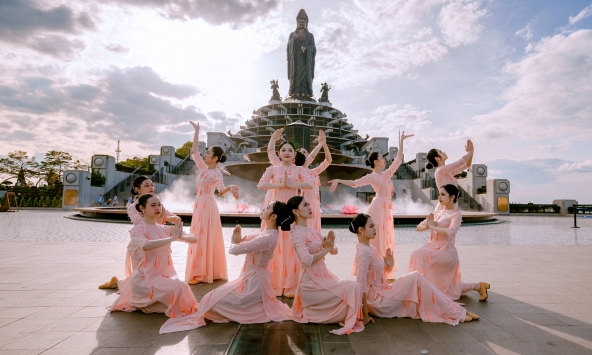 Hé lộ những điểm đến “hot hit” bậc nhất Tết Bính Ngọ này