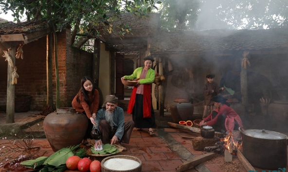 Khi phụ nữ không còn “gánh” Tết một mình