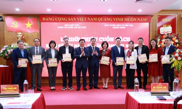 Ra mắt sách “Rạng rỡ Việt Nam” tổng kết nhiệm kỳ Đại hội XIII của Đảng