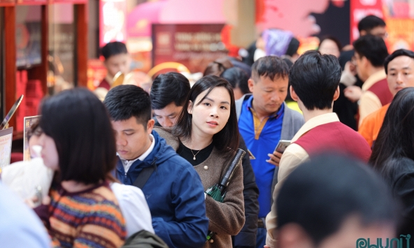 Ngày vía Thần Tài: Phố vàng Hà Nội tấp nập từ rạng sáng