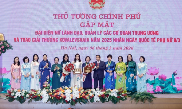 Thủ tướng Phạm Minh Chính gặp mặt nữ lãnh đạo, trao Giải thưởng Kovalevskaia 2025