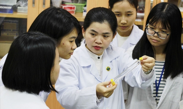 Từ câu hỏi “cầm máu tức thì”, nữ khoa học Việt tạo đột phá với keo sinh học chữa lành vết thương