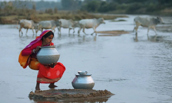 Gánh nặng nước sạch và bất bình đẳng giới: 250 triệu giờ mỗi ngày của phụ nữ và trẻ em gái