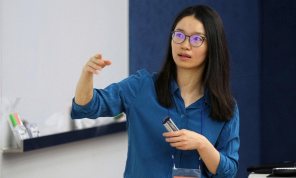 Nhà toán học Hong Wang gây chú ý toàn cầu với loạt đột phá liên tiếp