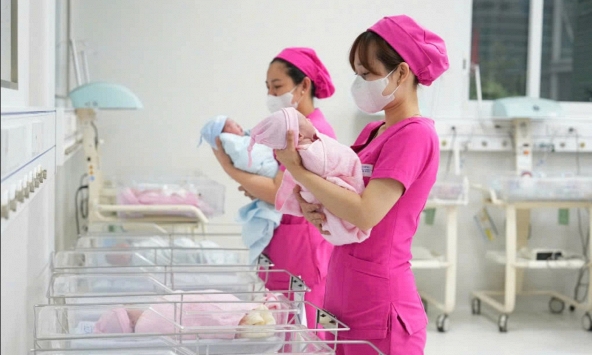 Đề xuất chi hơn 1.800 tỷ đồng mỗi năm hỗ trợ phụ nữ sinh đủ hai con