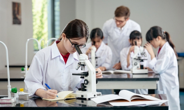 Học bổng khoa học giúp định hình lựa chọn ngành học của người trẻ