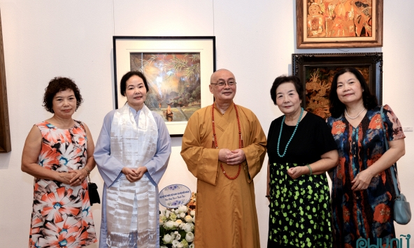 “Sen Đầu Hạ IX” khai mạc tại Hà Nội, lan tỏa tinh thần Phật giáo qua hội họa