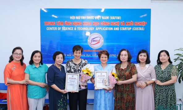 Vinh danh hai Nữ trí thức tiêu biểu với nhiều đóng góp cho khoa học, công nghệ và đổi mới sáng tạo