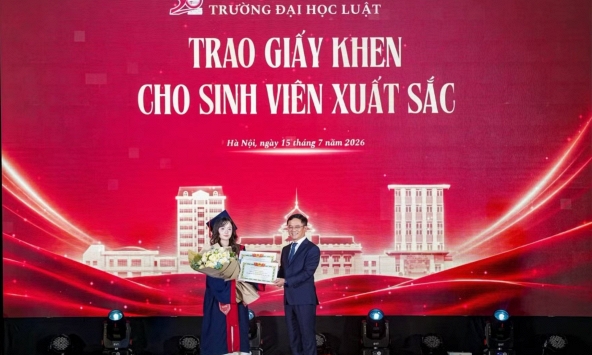 Nữ thủ khoa Trường Đại học Luật đạt GPA 3,76 và khóa luận tiếng Anh 9,9 điểm