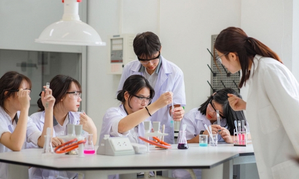 Học bổng toàn phần cho sinh viên xuất sắc, nhà khoa học trẻ học công nghệ chiến lược