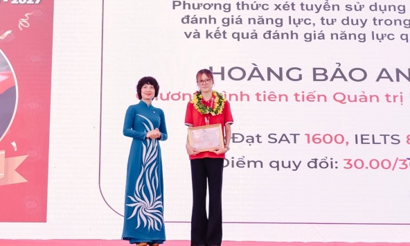 Nữ sinh đạt SAT 1600/1600, IELTS 8.5 đỗ thủ khoa Ngoại thương