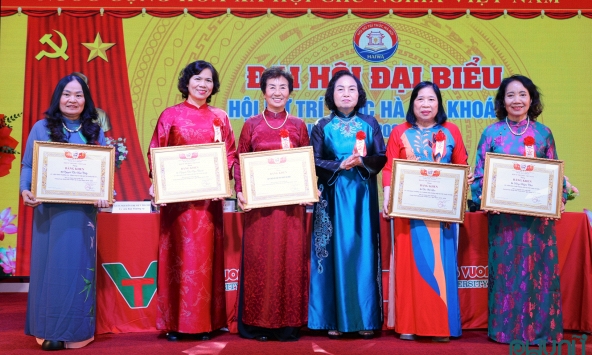 Những hình ảnh tại Đại hội Hội Nữ trí thức Hà Nội lần thứ III