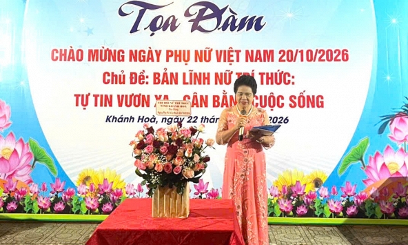 Nữ trí thức Khánh Hòa bàn cách phát triển sự nghiệp và giữ gìn hạnh phúc gia đình